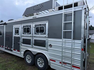 2020 Logan Coach Limited 3-Horse Living Quarters w/ Slide Out - Photo 18 - Olympia, WA 98501