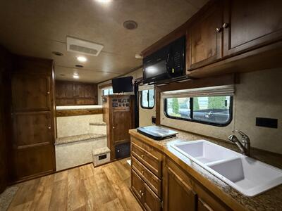 2020 Logan Coach Limited 3-Horse Living Quarters w/ Slide Out - Photo 4 - Olympia, WA 98501