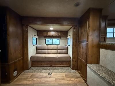 2020 Logan Coach Limited 3-Horse Living Quarters w/ Slide Out - Photo 6 - Olympia, WA 98501