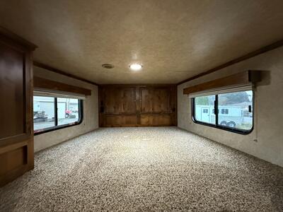 2020 Logan Coach Limited 3-Horse Living Quarters w/ Slide Out - Photo 11 - Olympia, WA 98501