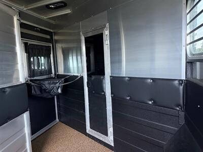 2020 Logan Coach Limited 3-Horse Living Quarters w/ Slide Out - Photo 15 - Olympia, WA 98501