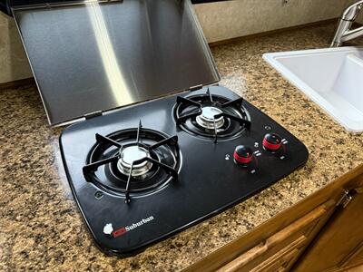 2020 Logan Coach Limited 3-Horse Living Quarters w/ Slide Out - Photo 5 - Olympia, WA 98501