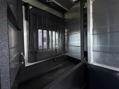 2020 Logan Coach Limited 3-Horse Living Quarters w/ Slide Out - Photo 16 - Olympia, WA 98501