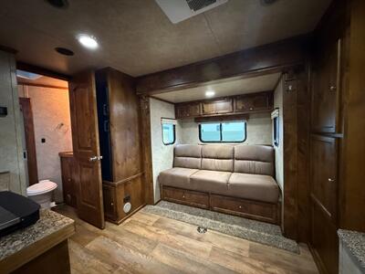 2020 Logan Coach Limited 3-Horse Living Quarters w/ Slide Out - Photo 7 - Olympia, WA 98501