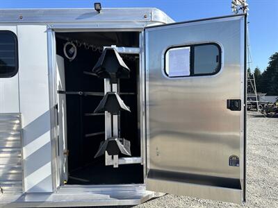 2024 Logan Coach Bullseye Bumper Pull 3 Horse Trailer   - Photo 8 - Olympia, WA 98501