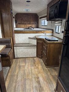 2018 Logan Coach Limited 4-Horse w/10' Living Quarters   - Photo 16 - Olympia, WA 98501