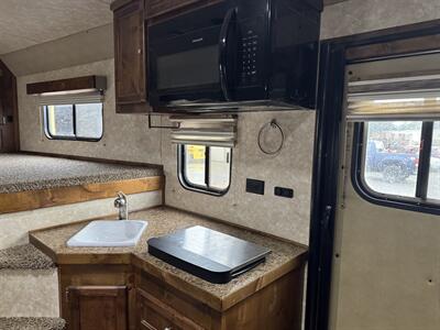 2018 Logan Coach Limited 4-Horse w/10' Living Quarters   - Photo 11 - Olympia, WA 98501