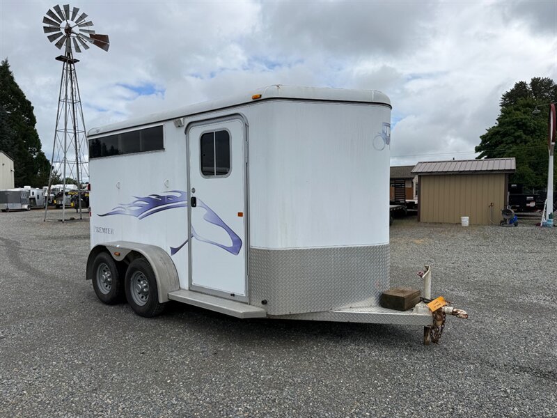 2006 Logan Coach Trailers Premier 2 Horse Slant Load  