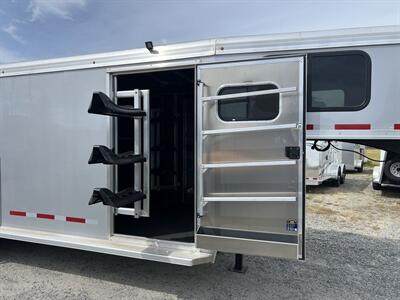 2025 Logan Coach Bullseye GN 3H Horse Trailer   - Photo 2 - Olympia, WA 98501