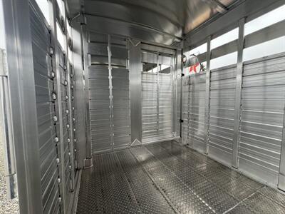 2025 4 Star Trailers 24' Gooseneck Stock Trailer   - Photo 4 - Olympia, WA 98501