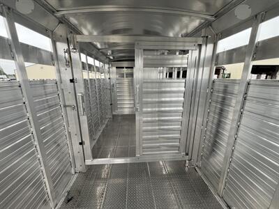 2025 4 Star Trailers 24' Gooseneck Stock Trailer   - Photo 8 - Olympia, WA 98501