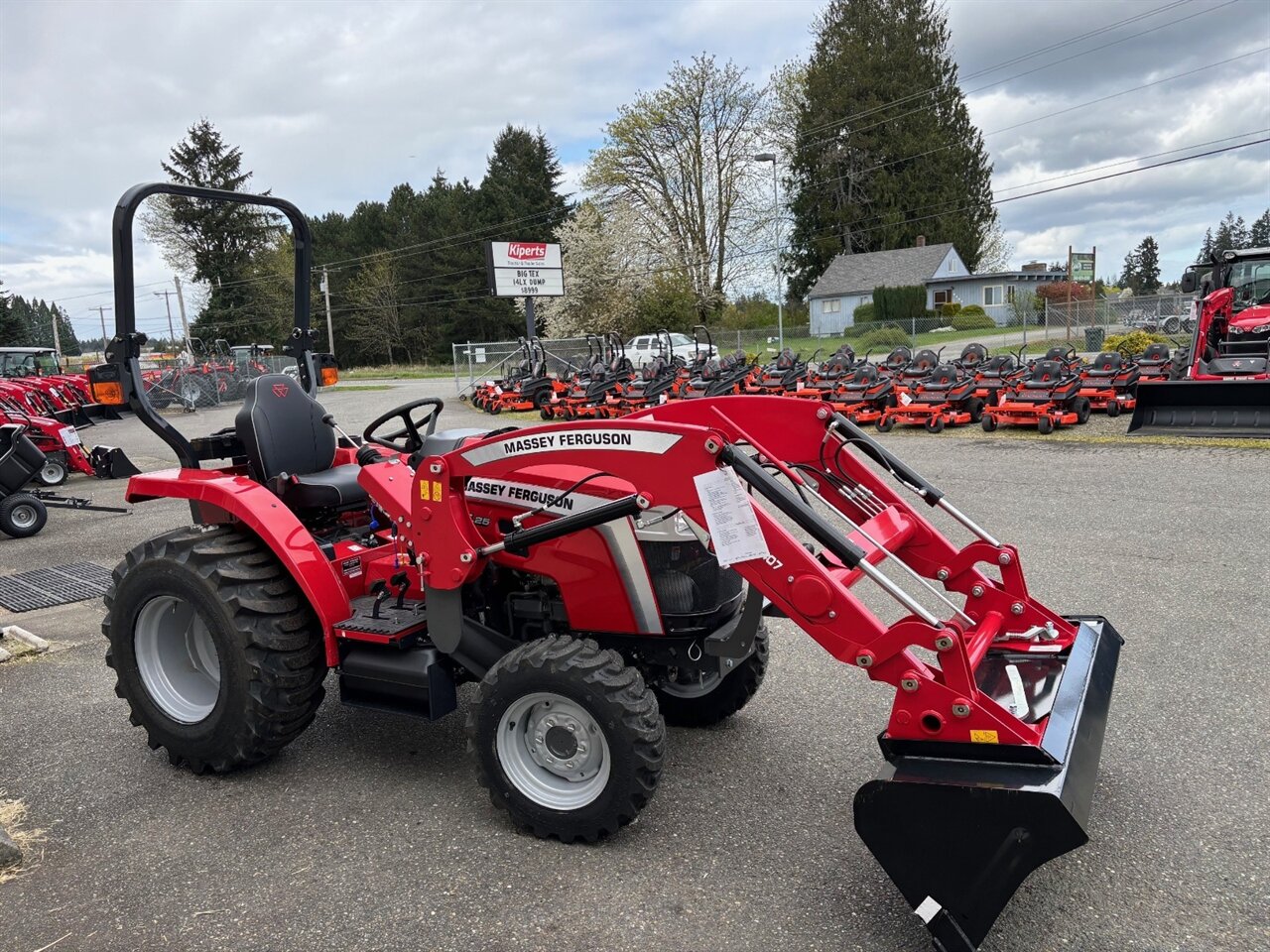 2025 MASSEY FERGUSON E Series 1E.25 Hst 25 h.p. Tractor w/Loader E SERIES   - Photo 4 - Olympia, WA 98501
