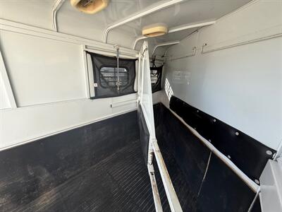 2000 Logan Coach Competitor 2-Horse Slant bumper pull trailer   - Photo 8 - Olympia, WA 98501
