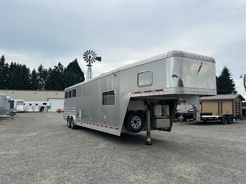 2013 Featherlite 3-Horse Trailer w/11' Living Quarters  