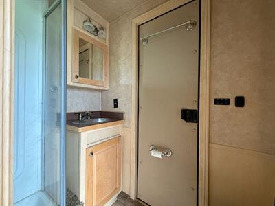 2013 Featherlite 3-Horse Trailer w/11' Living Quarters   - Photo 11 - Olympia, WA 98501