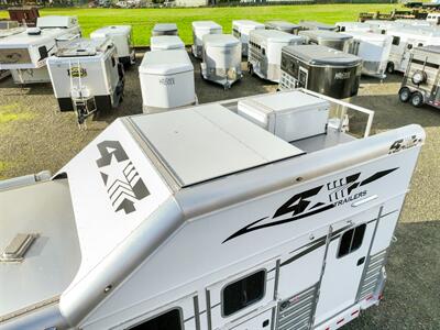 2025 4 Star Trailers 3-Horse w/13'8 " LQ, Slide & Generator   - Photo 24 - Olympia, WA 98501