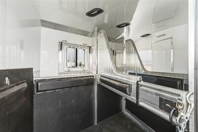 2025 4 Star Trailers 3-Horse w/13'8 " LQ, Slide & Generator   - Photo 17 - Olympia, WA 98501