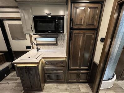 2025 4 Star Trailers Living Quarters 3H LQ   - Photo 17 - Olympia, WA 98501