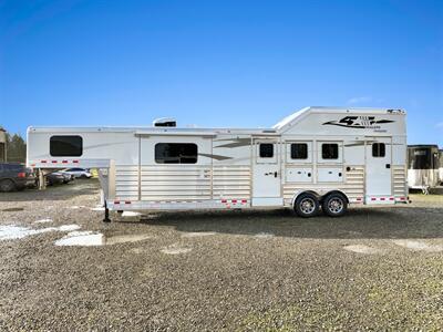 2025 4 Star Trailers 3-Horse w/13'8 " LQ, Slide & Generator   - Photo 13 - Olympia, WA 98501