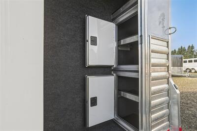 2025 4 Star Trailers 3-Horse w/13'8 " LQ, Slide & Generator   - Photo 21 - Olympia, WA 98501