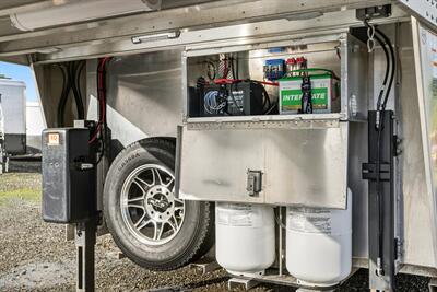 2025 4 Star Trailers 3-Horse w/13'8 " LQ, Slide & Generator   - Photo 23 - Olympia, WA 98501