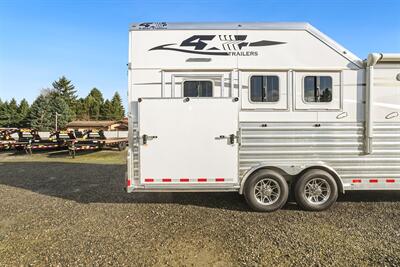 2025 4 Star Trailers 3-Horse w/13'8 " LQ, Slide & Generator   - Photo 14 - Olympia, WA 98501