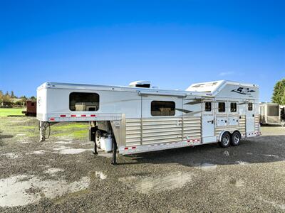 2025 4 Star Trailers 3-Horse w/13'8 " LQ, Slide & Generator   - Photo 12 - Olympia, WA 98501