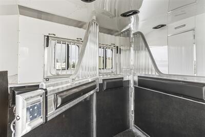 2025 4 Star Trailers 3-Horse w/13'8 " LQ, Slide & Generator   - Photo 16 - Olympia, WA 98501