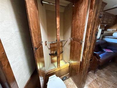 2011 4-Star Trailers Outlaw Living Quarters w/Generator   - Photo 7 - Olympia, WA 98501