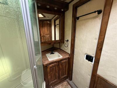 2011 4-Star Trailers Outlaw Living Quarters w/Generator   - Photo 8 - Olympia, WA 98501