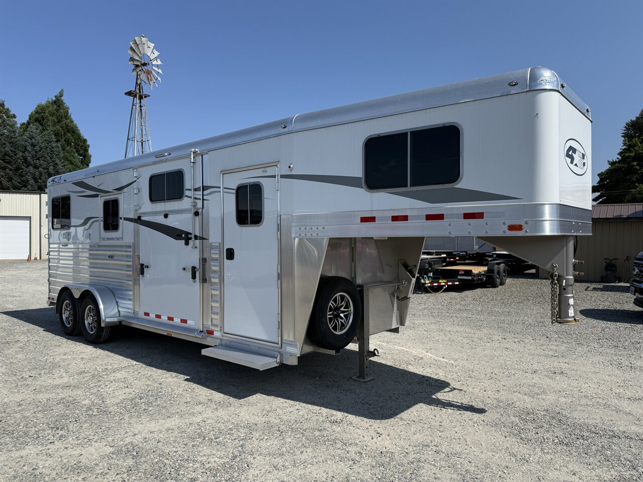 2025 4 Star Trailers Warmblood 2+1 Gooseneck Straight Load Trailer Warmblood 2+1 Gooseneck Straight Load Trailer | 2