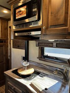 2026 4 Star Trailers 4 Horse w/10'8 Outback Conversion Living Quarters   - Photo 15 - Olympia, WA 98501