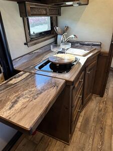 2026 4 Star Trailers 4 Horse w/10'8 Outback Conversion Living Quarters   - Photo 17 - Olympia, WA 98501
