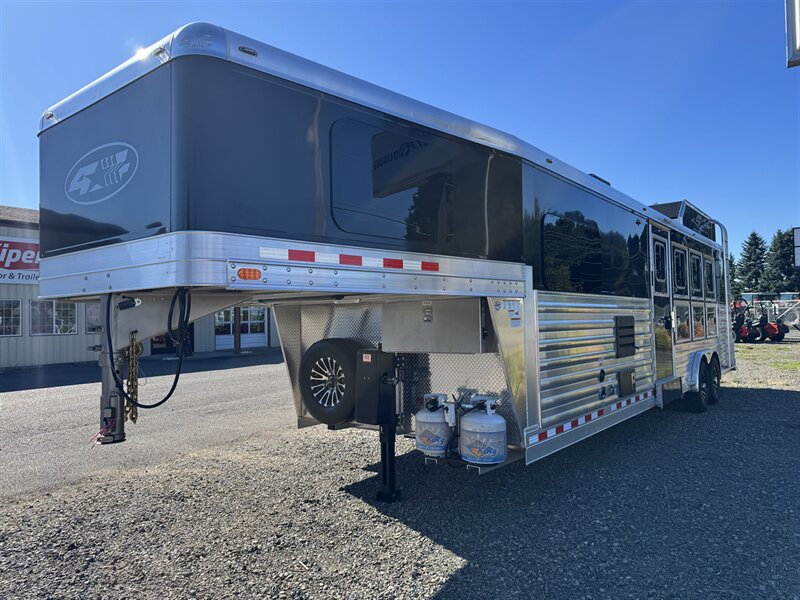 2026 4 Star Trailers 4 Horse w/10'8 Outback Conversion Living Quarters  