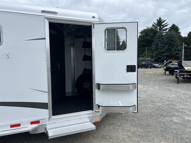 2026 4 Star Trailers 3-Horse Bumper Pull 6'10