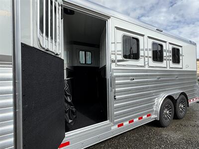2027 4 Star Trailers 4-Horse Deluxe Bumper Pull 8' Wide   - Photo 8 - Olympia, WA 98501