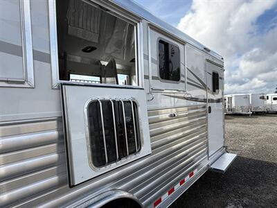 2027 4 Star Trailers 4-Horse Deluxe Bumper Pull 8' Wide   - Photo 3 - Olympia, WA 98501