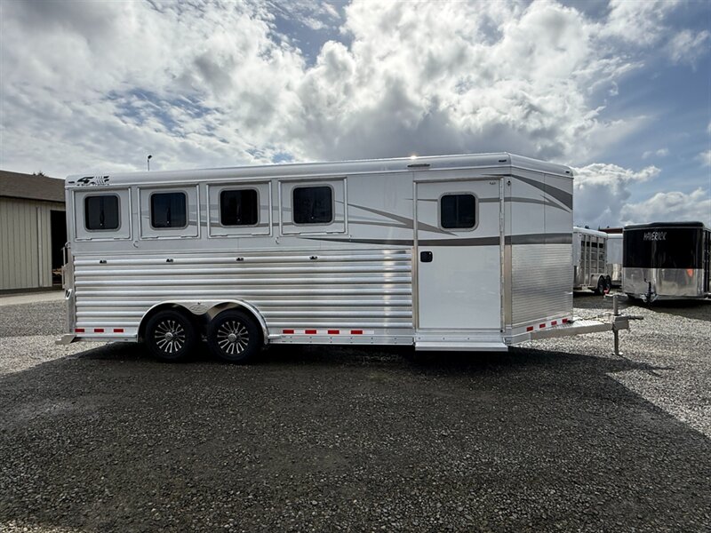 2027 4 Star Trailers 4-Horse Deluxe Bumper Pull 8' Wide  
