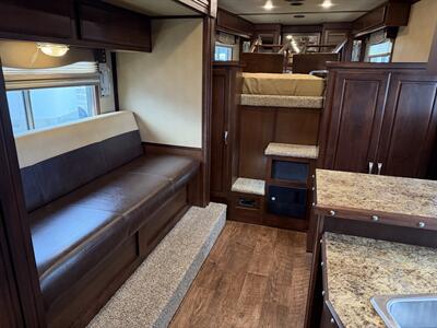 2016 Featherlite Legend Edition 4-Horse w/Living Quarters & Slide   - Photo 16 - Olympia, WA 98501