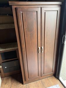 2016 Featherlite Legend Edition 4-Horse w/Living Quarters & Slide   - Photo 8 - Olympia, WA 98501