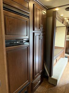 2016 Featherlite Legend Edition 4-Horse w/Living Quarters & Slide   - Photo 12 - Olympia, WA 98501