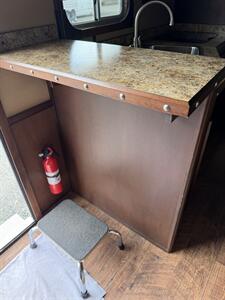 2016 Featherlite Legend Edition 4-Horse w/Living Quarters & Slide   - Photo 10 - Olympia, WA 98501