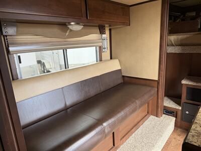2016 Featherlite Legend Edition 4-Horse w/Living Quarters & Slide   - Photo 7 - Olympia, WA 98501