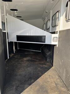 2013 Trails West Specialite 4-Horse w/Living Quarters   - Photo 6 - Olympia, WA 98501