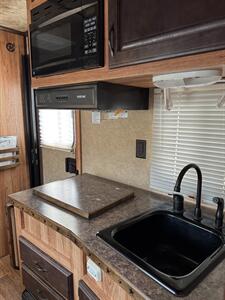 2013 Trails West Specialite 4-Horse w/Living Quarters   - Photo 14 - Olympia, WA 98501