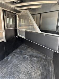2025 Logan Coach Bullseye BP 3H Horse Trailer   - Photo 9 - Olympia, WA 98501
