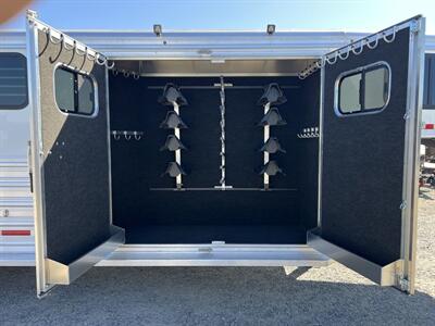 2025 Logan Coach Bullseye GN 4H Horse Trailer   - Photo 2 - Olympia, WA 98501