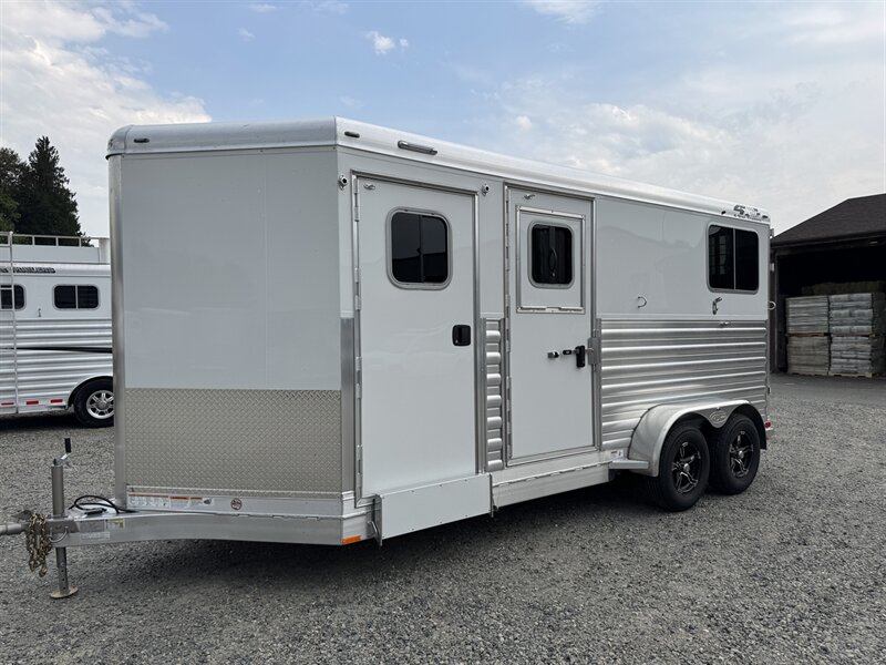 2026 4 Star Trailers Warmblood 2-Horse Straight Load 7 1/2' Tall  