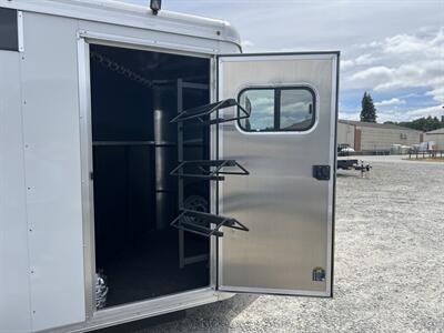 2025 Logan Coach Crossfire BP 3H Horse Trailer   - Photo 3 - Olympia, WA 98501
