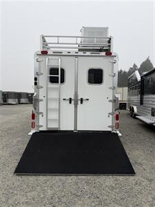 2027 4 Star Trailers 4-Horse w/10'8 " Living Quarters - Photo 17 - Olympia, WA 98501